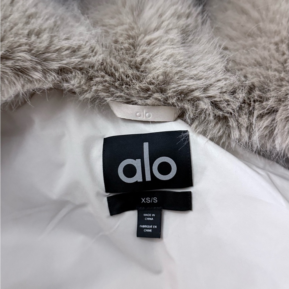 Alo Yoga Opulent Faux Fur Statement Jacket in Oat worn once - Picture 7 of 12